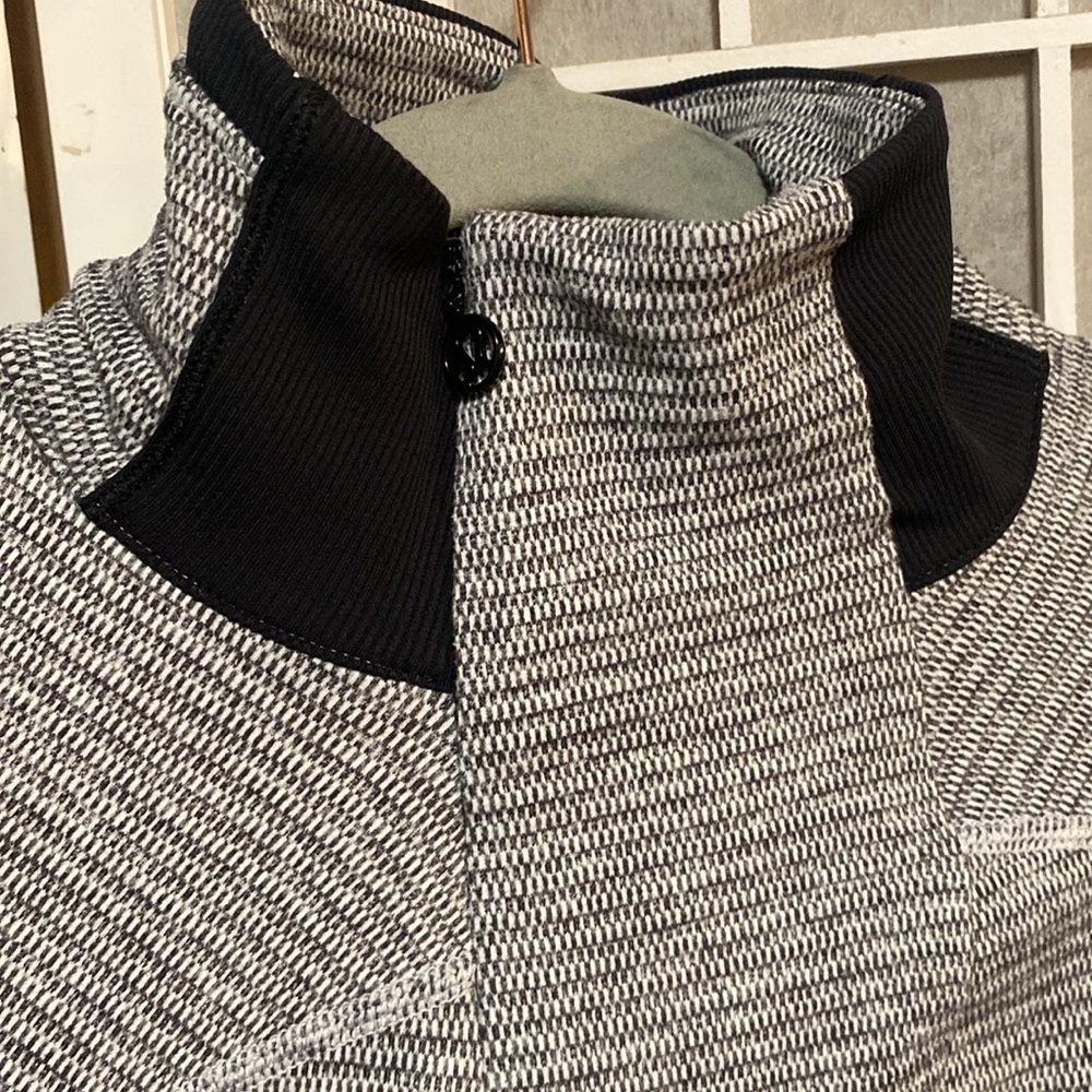 NEW LULULEMON ATHLETIC 1/2 ZIP RUNNING JACKET🌹 - Picture 2 of 16